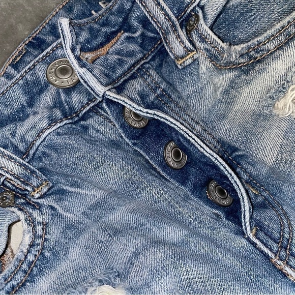 American Eagle Outfitters Tomgirl Medium Wash Distressed Ripped Jeans 0 Short - Picture 3 of 9